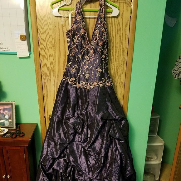 Dresses & Skirts - Purple prom dress